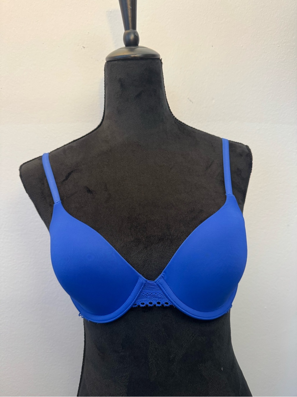 Everyday Smooth T-Shirt Lace Bra in Bright Blue